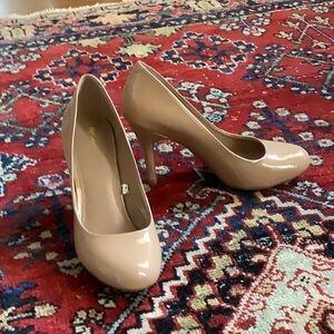 Like new, 3 1/2” Pumps, Nude Patent Leather, Mossimo size 6